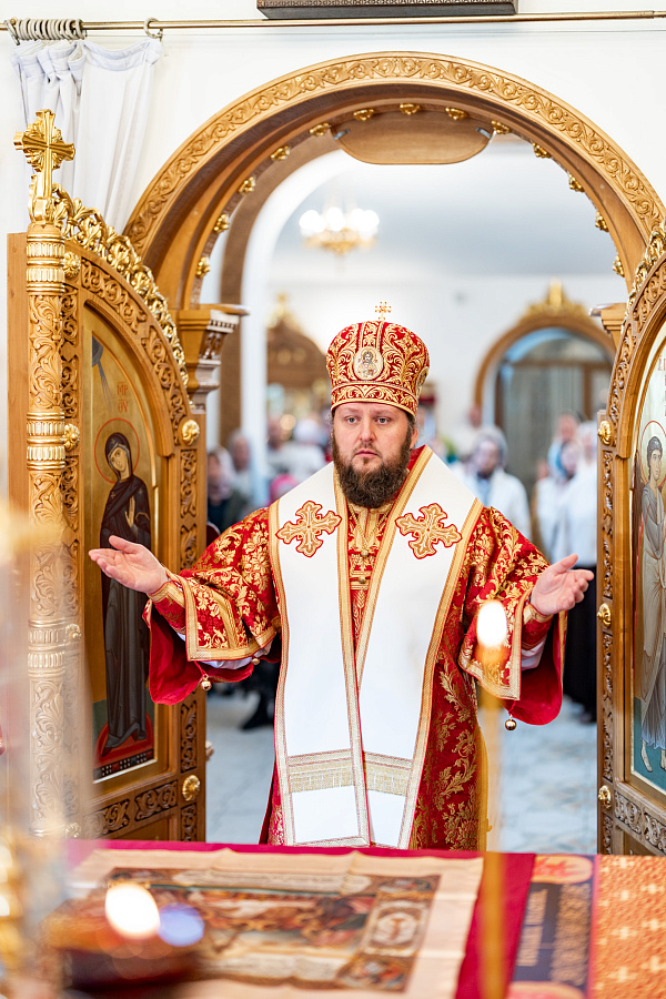 Божественная литургия в храме иконы Божией Матери «Нечаянная Радость» в посёлке санатория «Подмосковье» г.о. Домодедово